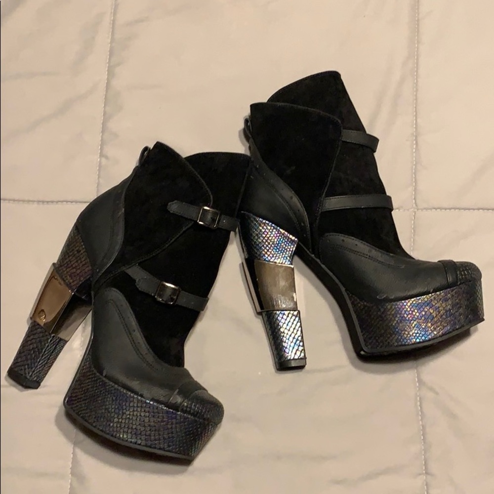 Black heels size 8